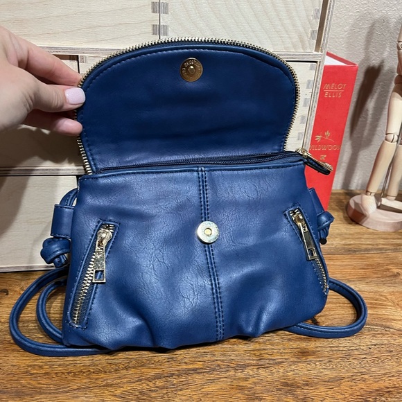 💙Michael Kors💙crossbody bag in dark denim blue - Picture 2 of 6